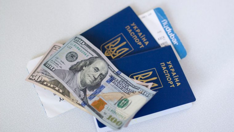 EB-1A Extraordinary Ability Visa 2026: Complete Guide — 10 Criteria, Evidence & Self-Petition